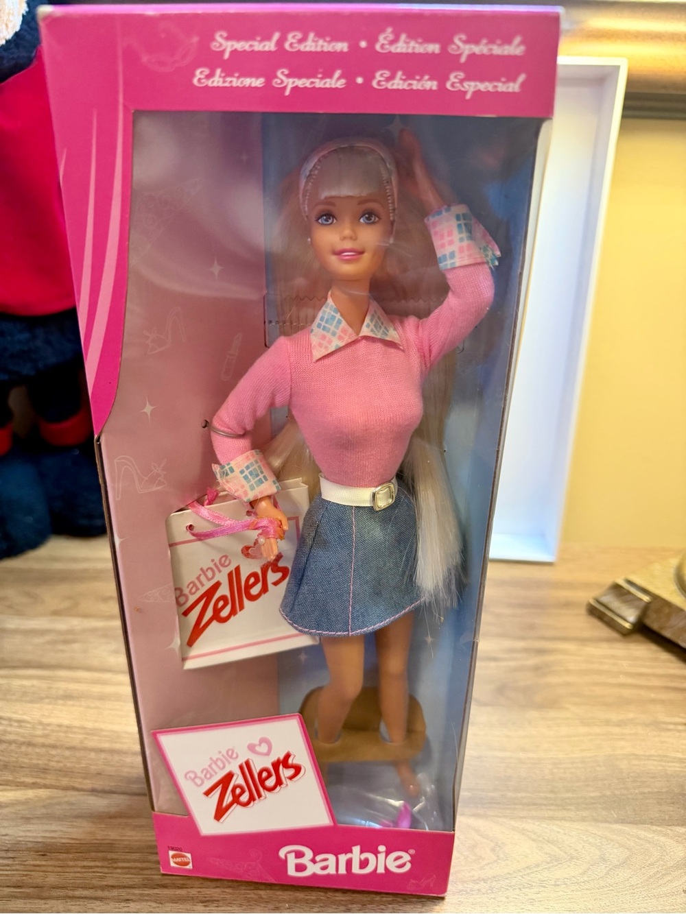 Vintage Hudson's Bay Company 'Zellers' store Barbie doll NIB - Picture 8 of 8